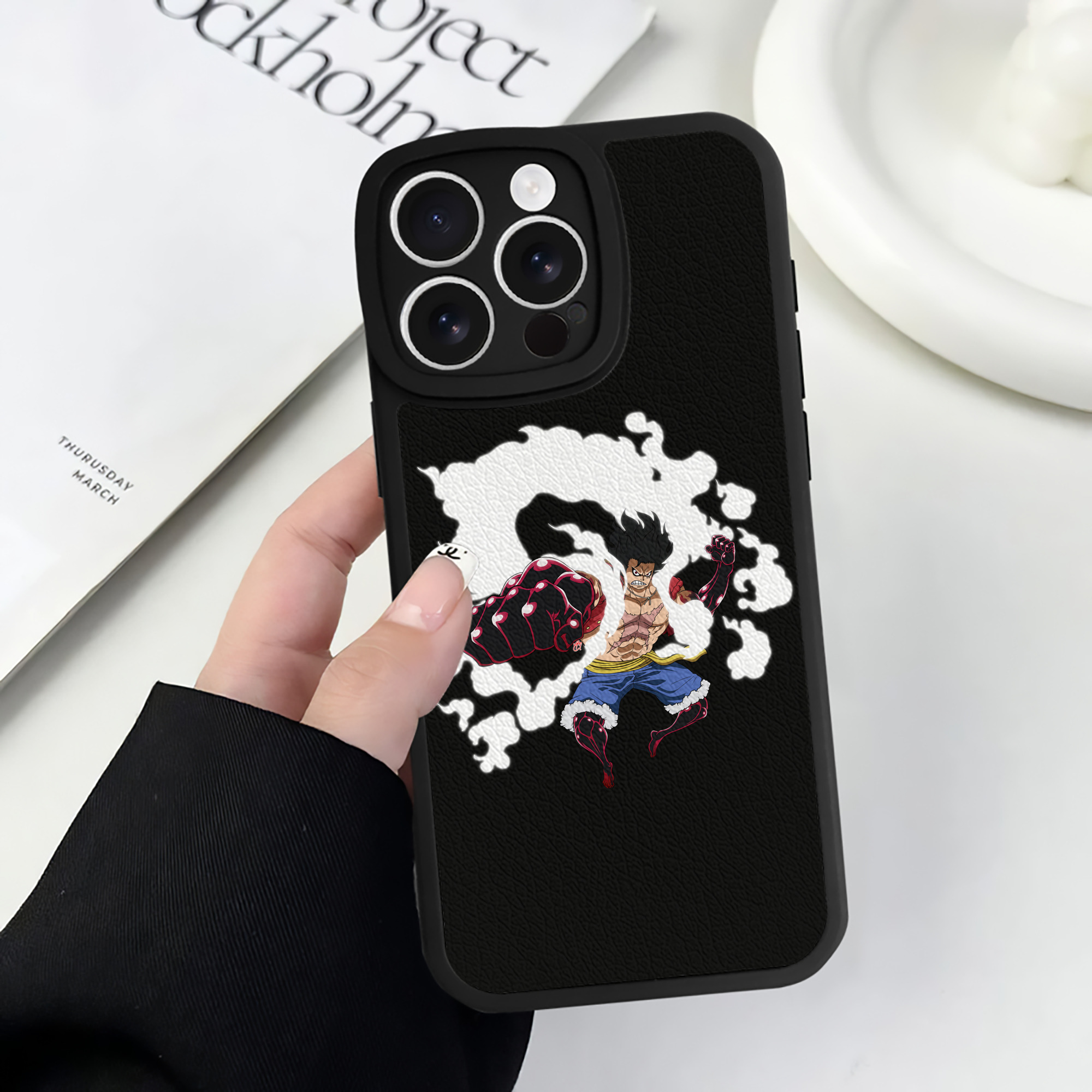 （画像用） ワンピース モンキー・D・ルフィ ONE PIECE Monkey D. Luffy 【iPhone 16シリーズ対応】シリコンスマホケース（レザー調） 材質：シリコン